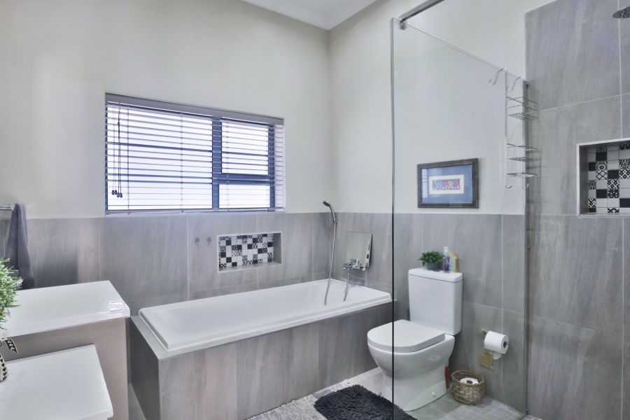 To Let 4 Bedroom Property for Rent in The Coves North West